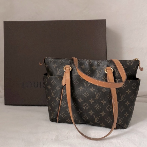 Louis Vuitton Handbags - Discontinued Louis Vuitton Totally PM